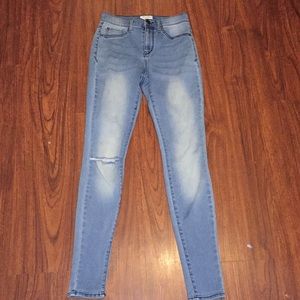 Light wash skinny jeans